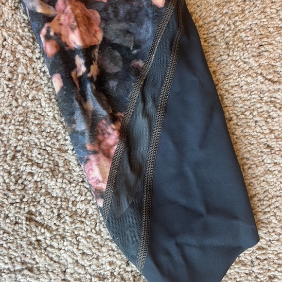 Matching lululemon set - Picture 3 of 4